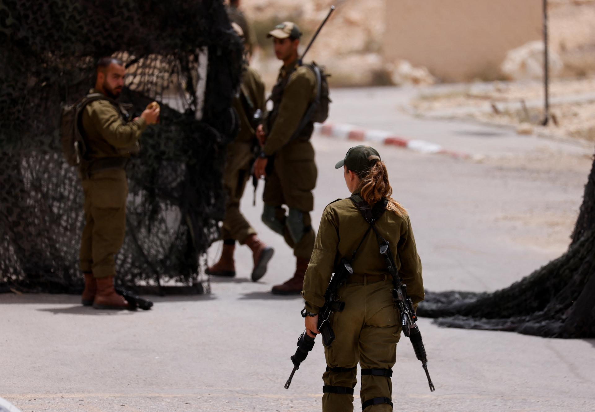 Pri prestrelke blízko hraníc s Egyptom zahynuli traja izraelskí vojaci, útočníka zabili