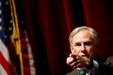 Texaský guvernér Greg Abbott. FOTO: Reuters