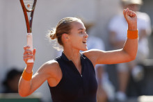 Anna Karolína Schmiedlová bezprostredne po postupe do 4. kola tohtoročného Roland Garros. FOTO: TASR/AP