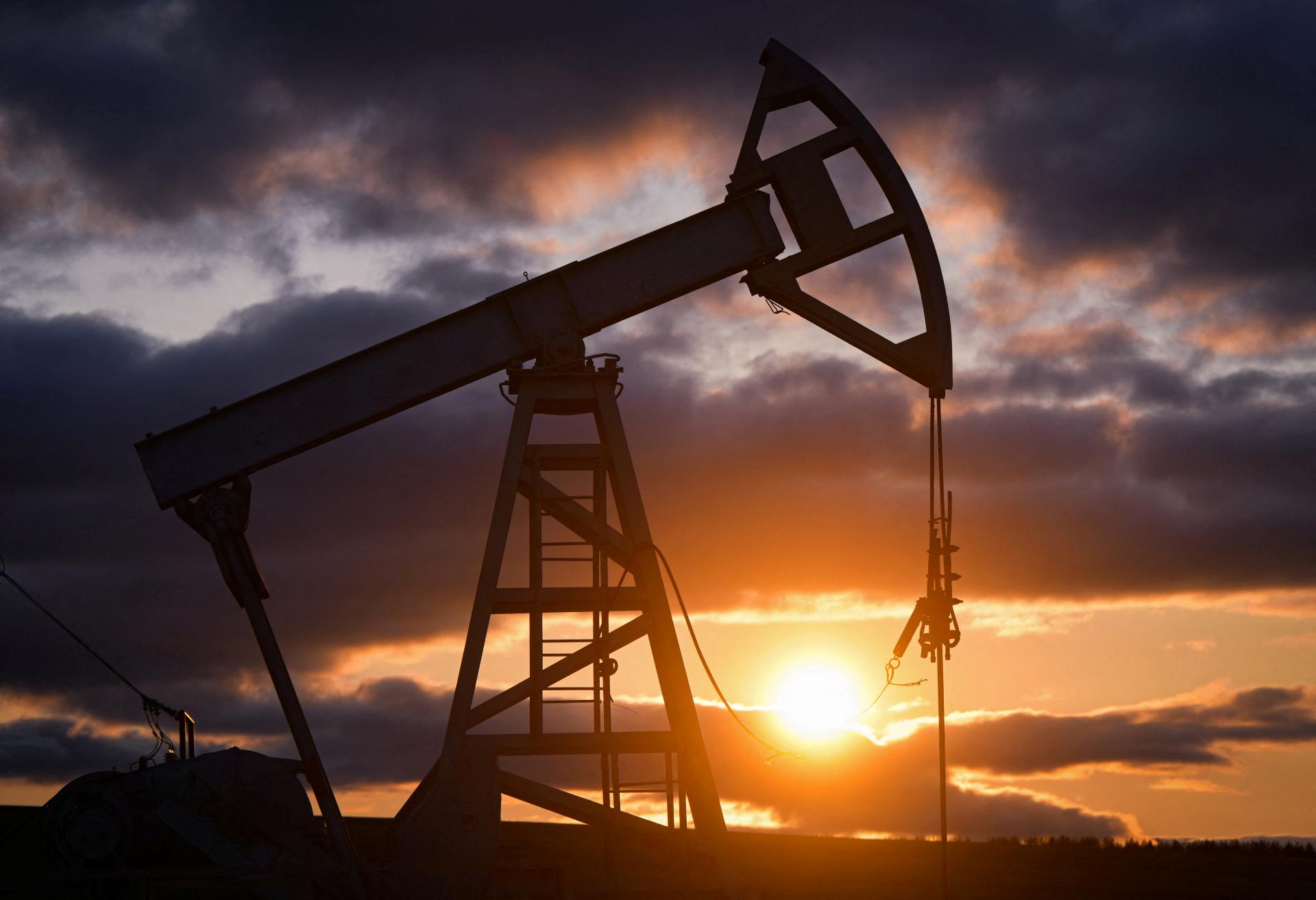 Ceny ropy klesli, ekonomické obavy ich ovplyvnili viac ako rozhodnutie Saudskej Arábie o znížení produkcie