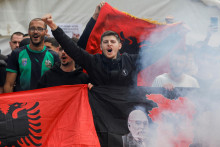 Albánci protestujú v Kosove. FOTO: Reuters