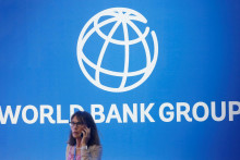 Logo Svetovej banky na výročnom stretnutí Medzinárodného menového fondu – Svetovej banky 2018. FOTO: Reuters