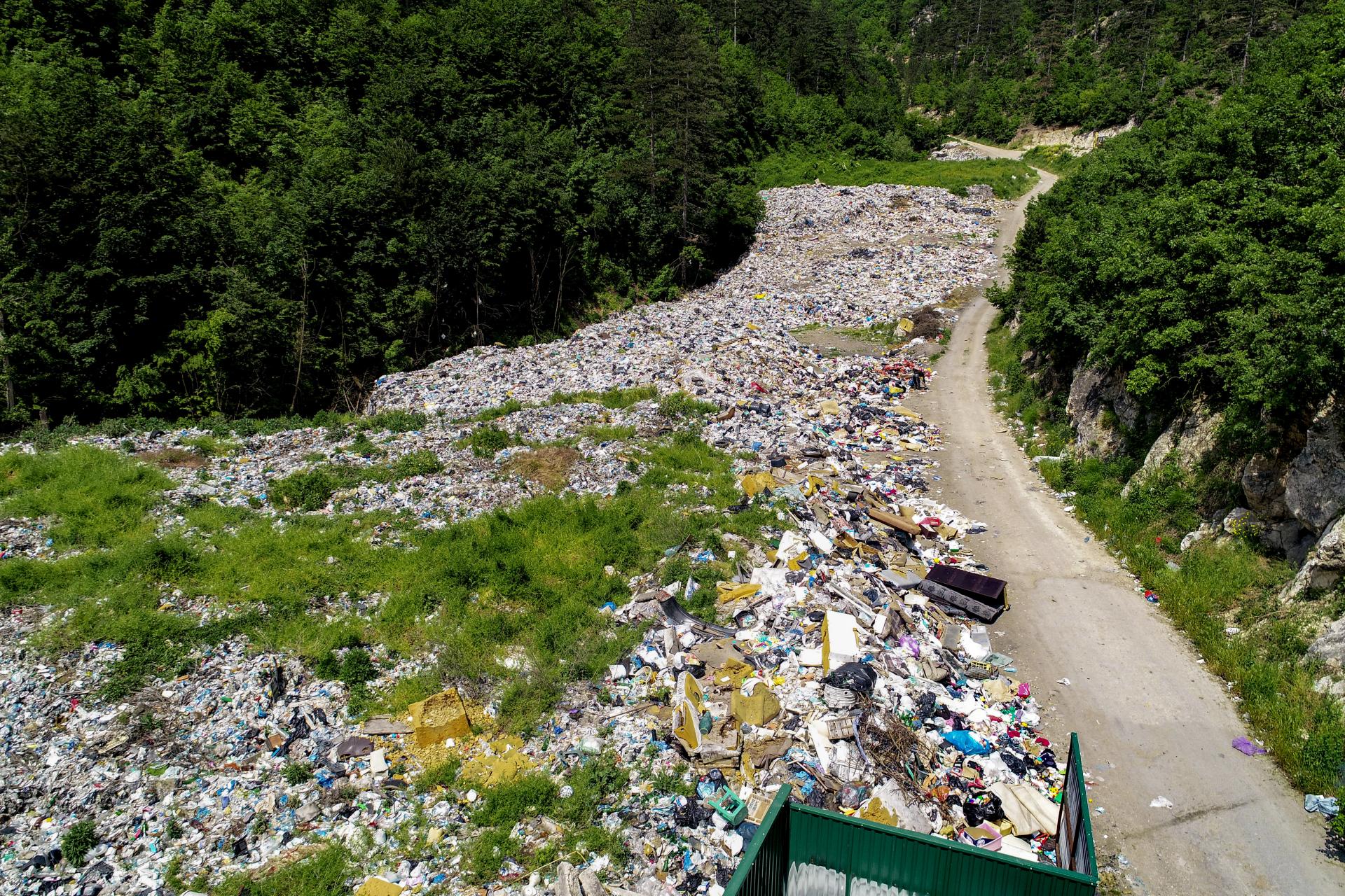 Slovensku hrozí, že nesplní európske ciele v oblasti komunálneho odpadu. Čechov komisia schváli