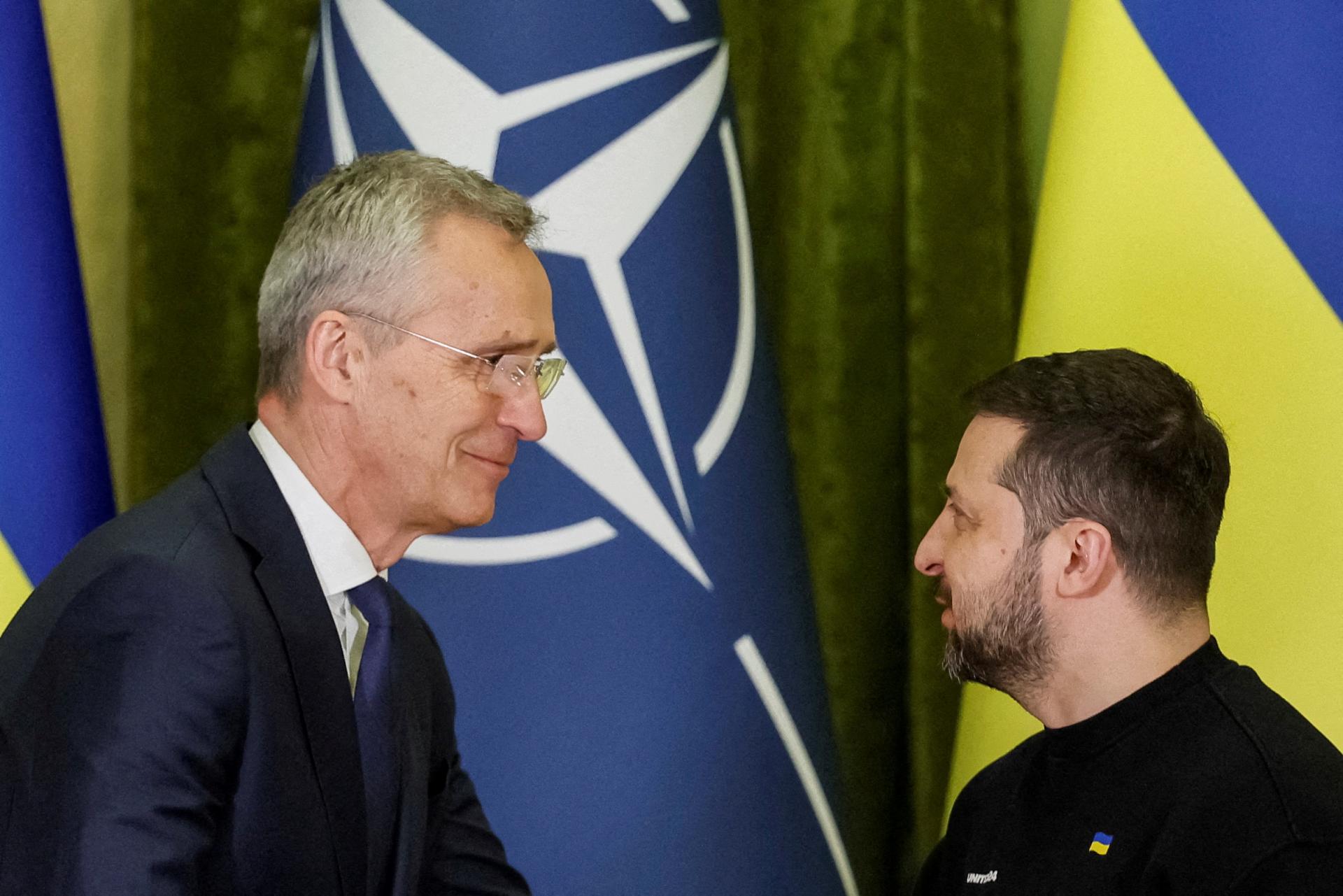 Šéf NATO vyzval štáty, aby Ukrajine poslali humanitárnu pomoc čo najskôr