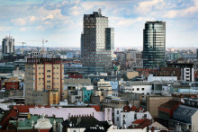 Výškovým budovám v Bratislave dominuje centrála VÚB na Mlynských nivách. FOTO: HN/Pavol Funtál