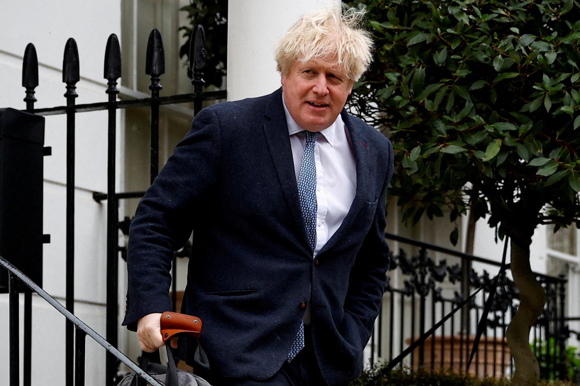 Boris Johnson sa vzdal funkcie poslanca. Bude čeliť postihu za nepravdivé údaje o večierkoch