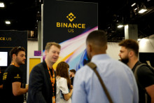 Logo Binance je vidieť na stánku počas Bitcoin Conference 2022 v Miami Beach na Floride. FOTO: Reuters