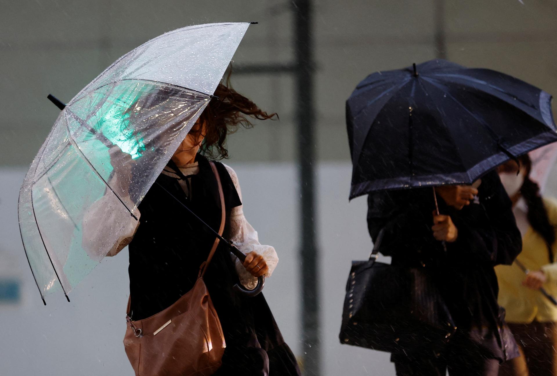 Des avertissements sont en vigueur contre les tempêtes, dans le sud de la Slovaquie également contre les crues soudaines