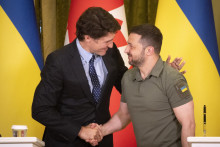 Kanadský premiér Justin Trudeau (vľavo) a ukrajinský prezident Volodymyr Zelenskyj. FOTO: TASR/AP