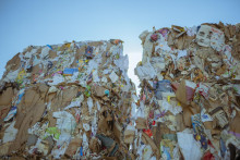 Na snímke sú kopy odpadov pri zariadení na energetické zhodnocovanie odpadov v Košiciach.

FOTO: EWIA