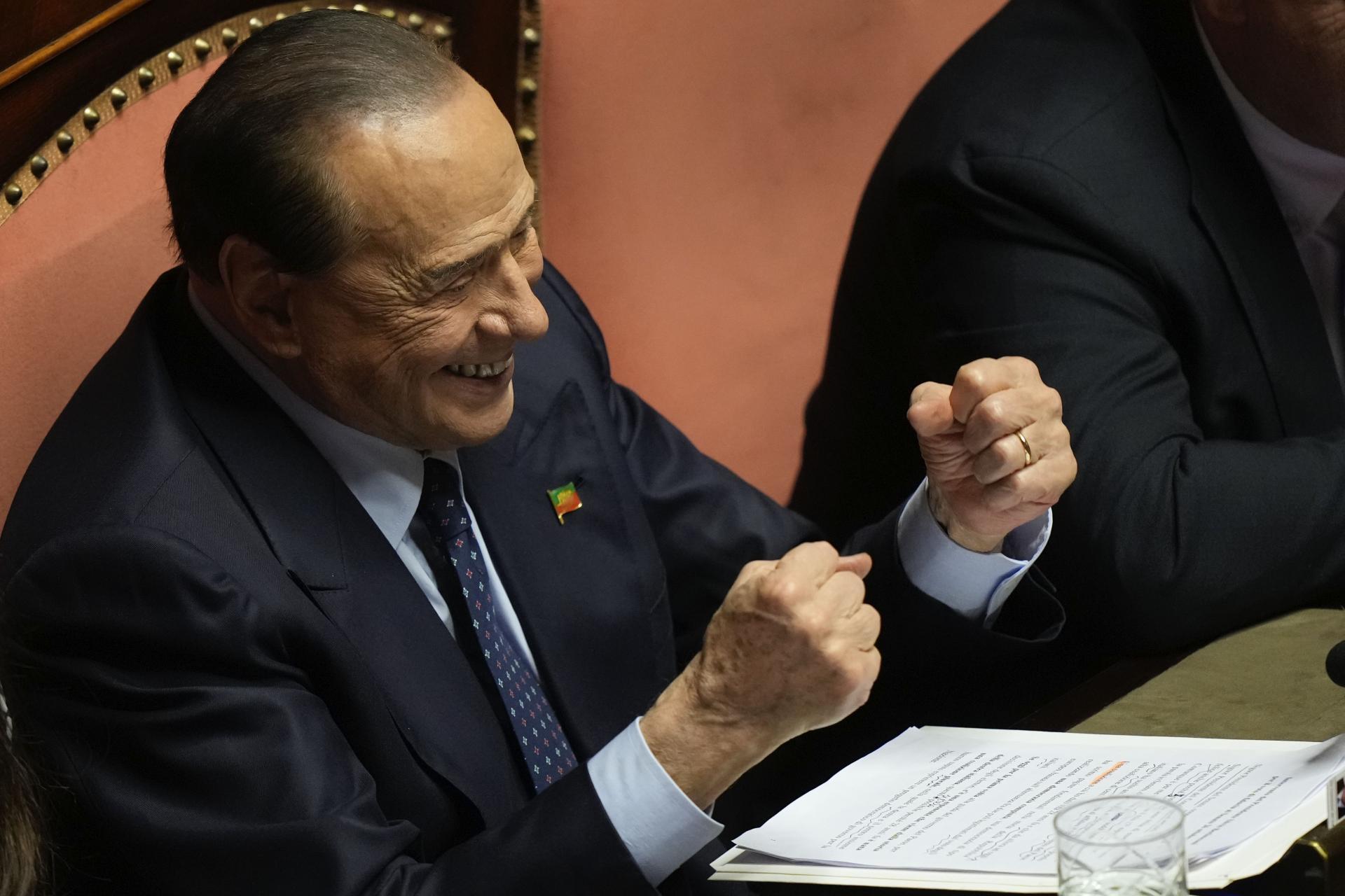 Silvio Berlusconi: Muž, ktorý zviedol celú krajinu a korčuľoval vážnymi škandálmi