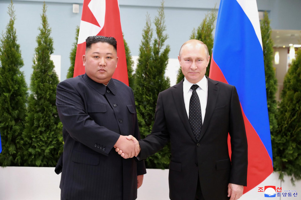 Kim Čong-un s Vladimirom Putinom.