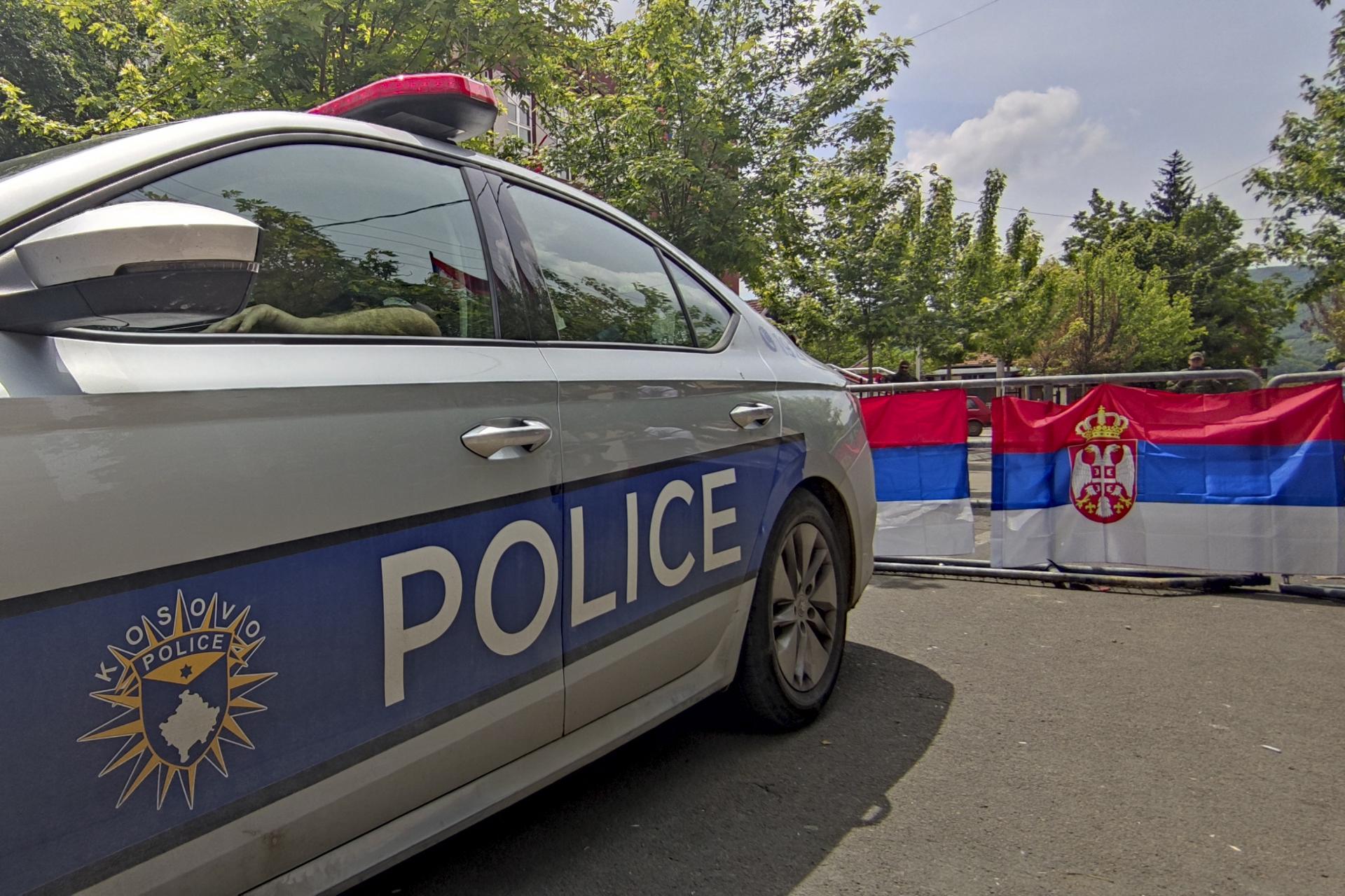Kosovská polícia zadržala muža podozrivého z organizácie útokov na vojakov NATO