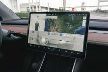 Tesla má v softvéri veľký náskok pred konkurenciou. Ako prvá si uvedomila, že je potrebné stavať auto okolo neho.