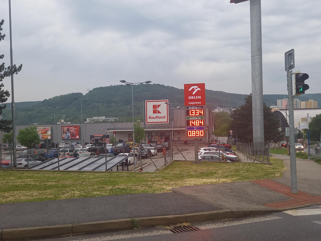 Ceny palív na samoobslužnej pumpe Orlen v bratislavskej Dúbravke.

FOTO: HN