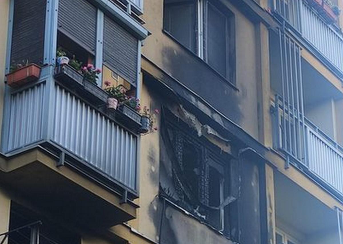 V byte na Kyjevskej v Bratislave horelo, troch ľudí hospitalizovali. Dôvodom požiaru bola elektrokolobežka