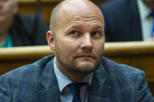 Nezaradený poslanec Jaroslav Naď počas rokovania 90. schôdze parlamentu. FOTO: TASR/Jakub Kotian