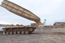 Americký mostný tank M60 AVLB. FOTO: Reprofoto/youtube/aiirsource Military