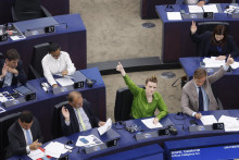 Poslanci hlasujú o Zákone o umelej inteligencii v Európskom parlamente v Štrasburgu v stredu 14. júna 2023. FOTO: TASR/AP