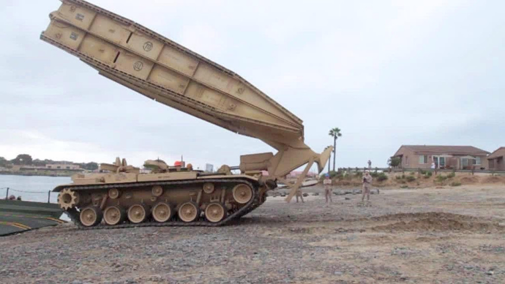 Americký mostný tank M60 AVLB. FOTO: Reprofoto/youtube/aiirsource Military
