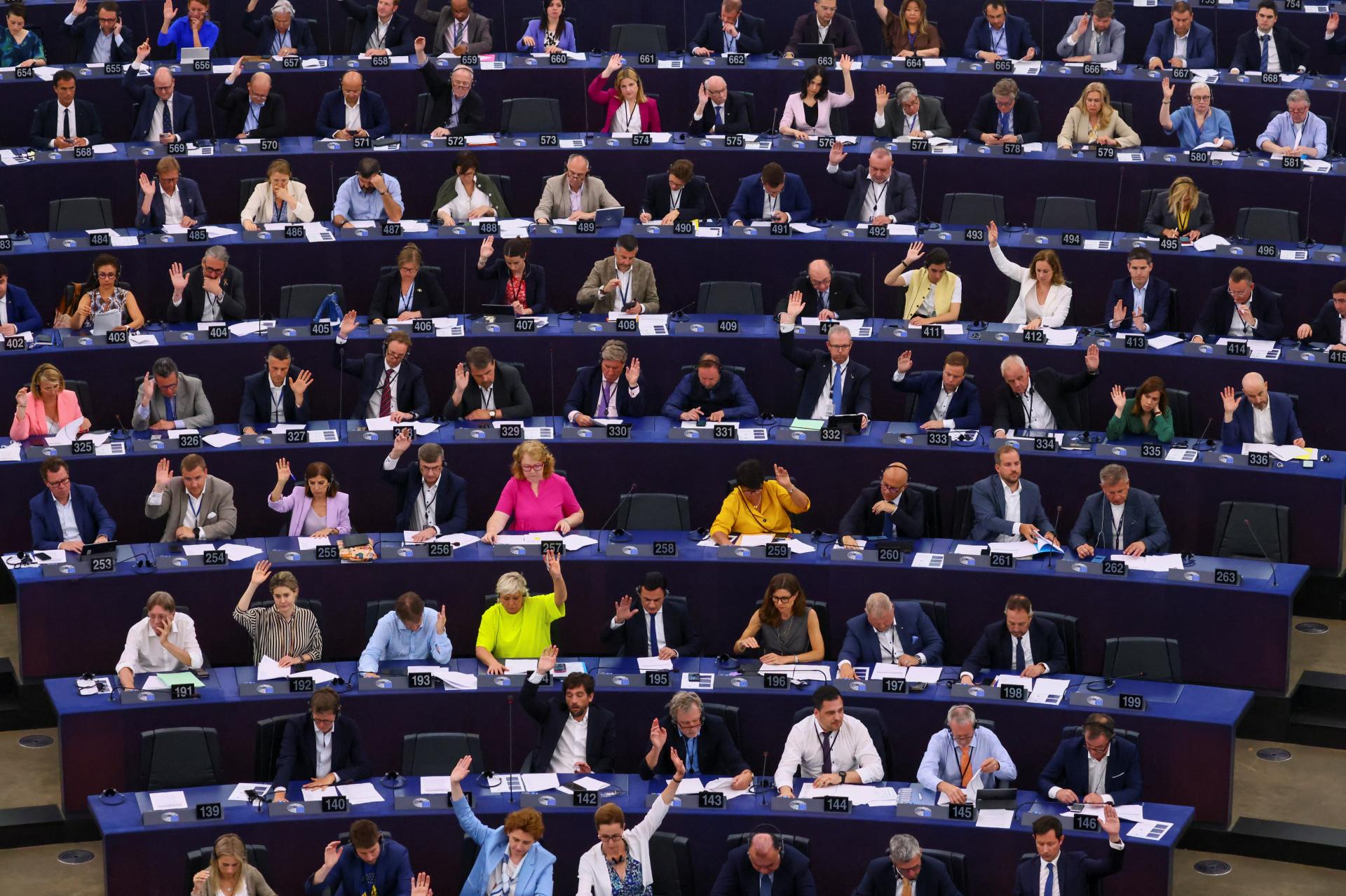 Slovenskí europoslanci podporujú vznik európskej smernice o povinne platených stážach