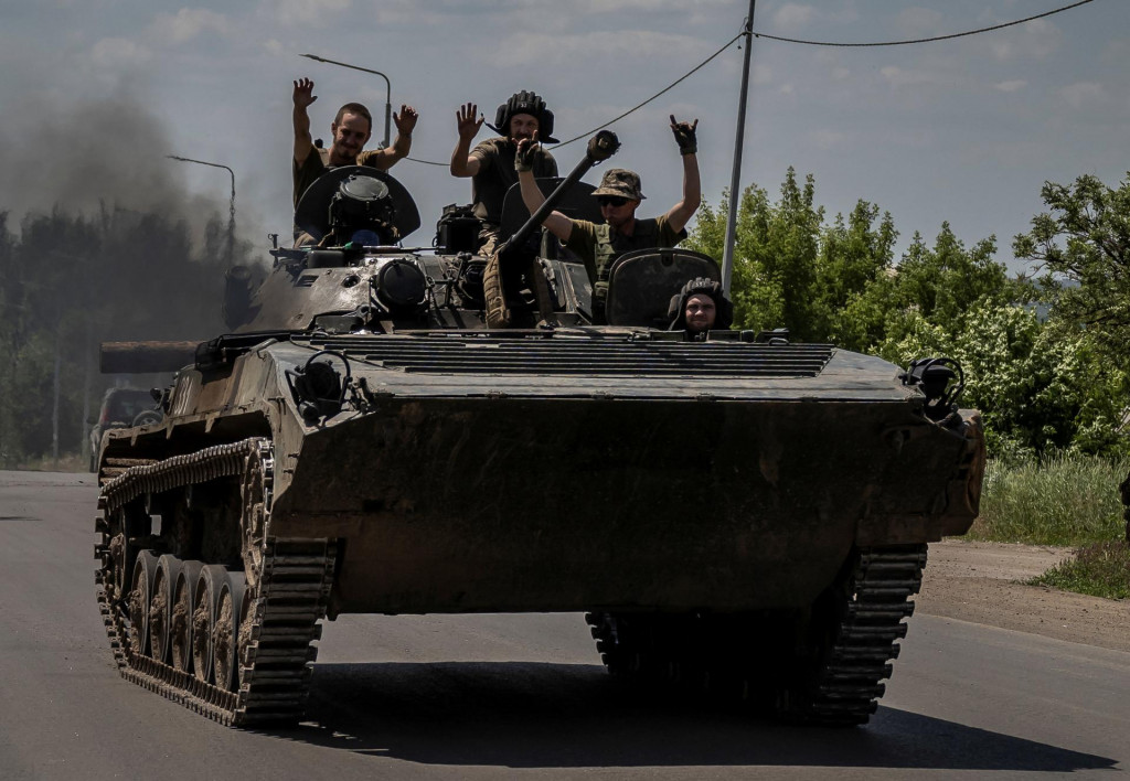 Ukrajinskí vojaci neďaleko mesta Bachmut. FOTO: Reuters