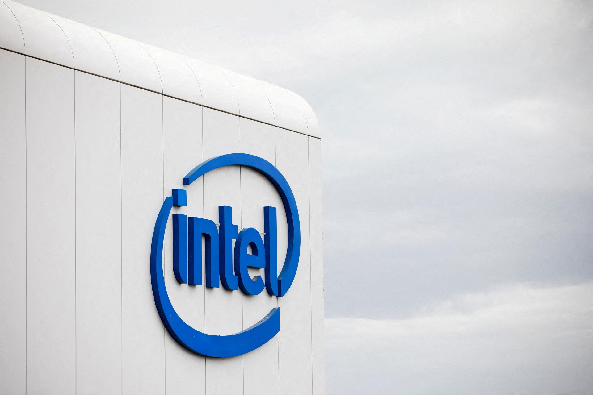 Americký Intel postaví v Poľsku fabriku na čipy za viac ako štyri miliardy dolárov