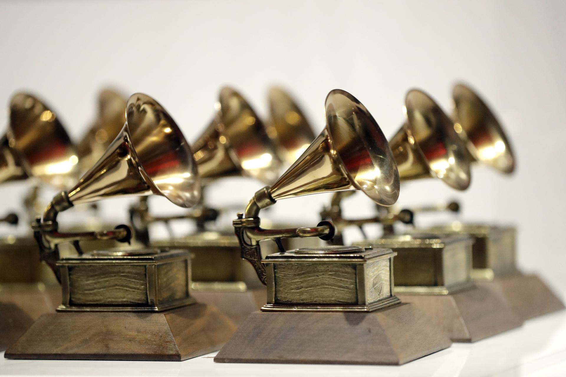 Skladby vytvorené len pomocou umelej inteligencie nemôžu získať Grammy, umelcom však môže pomôcť