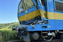 Valk po zrážke s kamiónom na železničnom pricestí v Hronskom Beňadiku. FOTO: FB/Obmedzenia prevádzky na tratiach ŽSR