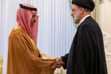 Iránsky prezident Ebrahim Raisi sa v Teheráne stretol so saudskoarabským ministrom zahraničných vecí princom Faisalom bin Farhan Al Saud. FOTO: Reuters