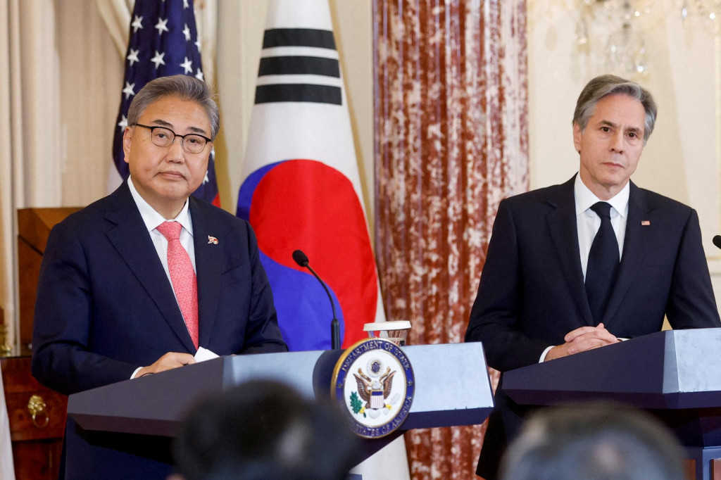 Minister zahraničných vecí USA Antony Blinken a minister zahraničných vecí Južnej Kórey Park Jin. FOTO: Reuters