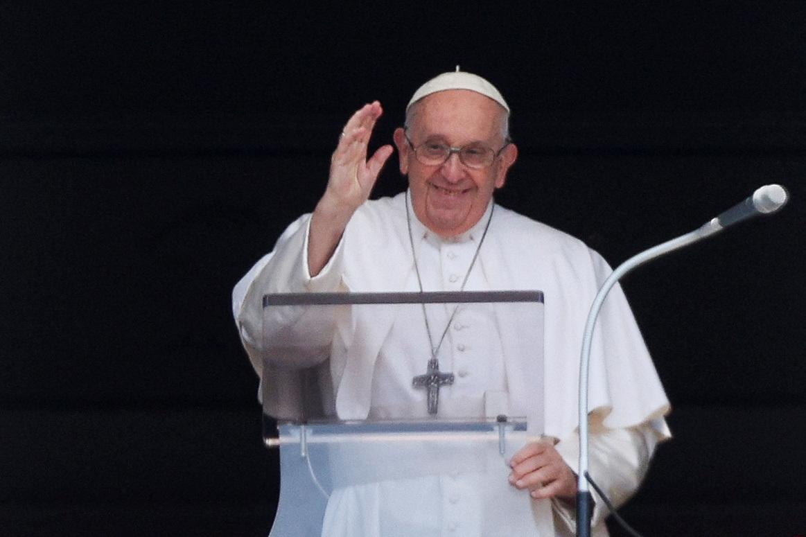 Pápež František sa opäť pozdravil s veriacimi na námestí vo Vatikáne