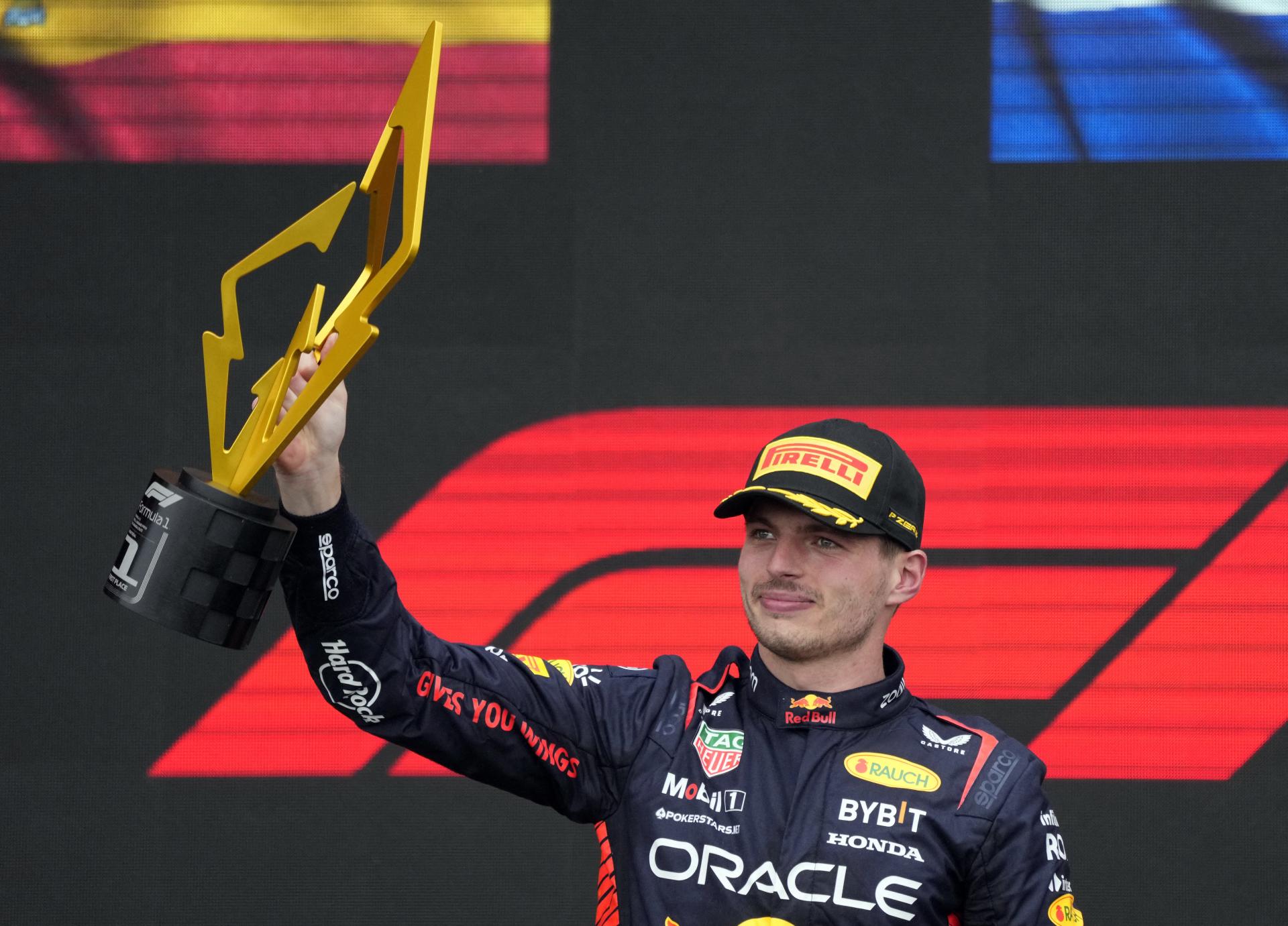 Verstappen zvíťazil v Kanade, vyrovnal sa legendárnemu pilotovi F1 Sennovi