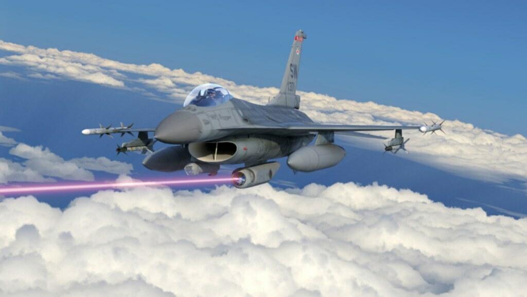 Výrobca stíhačiek F-16 sa ponúkol, že poskytne výcvik ukrajinským pilotom