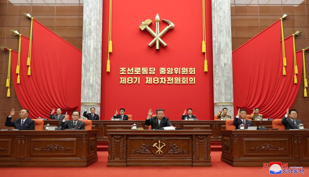 Zasadnutie 8. ústredného výboru vládnucej Kórejskej strany pracujúcich. FOTO: Reuters