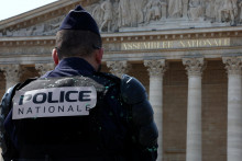 Polícia útočníka z Bordeaux pozná z minulosti, v trestnom registri má údajne okolo dvadsiatich záznamov. FOTO: Reuters