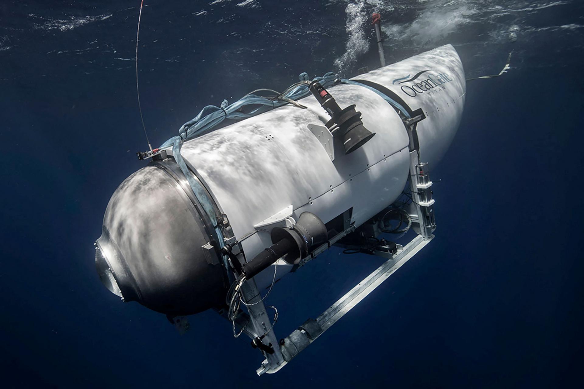 V oblasti pátrania po zmiznutej ponorke objavili trosky, skúmajú ich odborníci