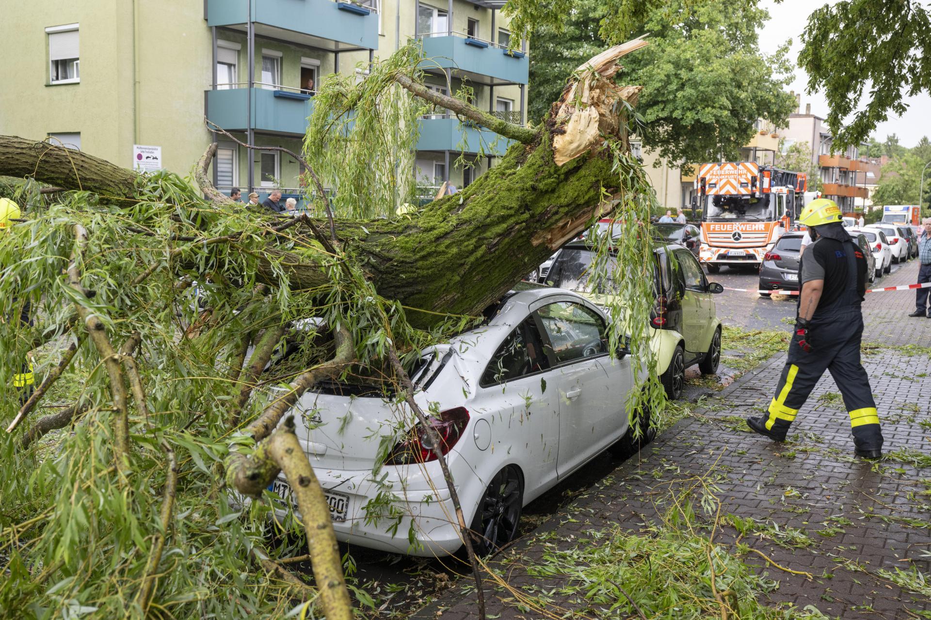 Západ Nemecka zasiahli silné búrky, mestá zrušili verejné akcie