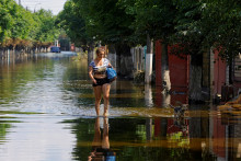Ukrajinské mesto Hola Prystaň v Ruskom okupovanej časti Chersonskej oblasti zasiahnuté záplavami po zničení Kachovskej priehrady. FOTO: Reuters