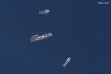 Lode, ktoré pátrajú po miniponorke Titan v Atlantickom oceáne. FOTO: TASR/AP