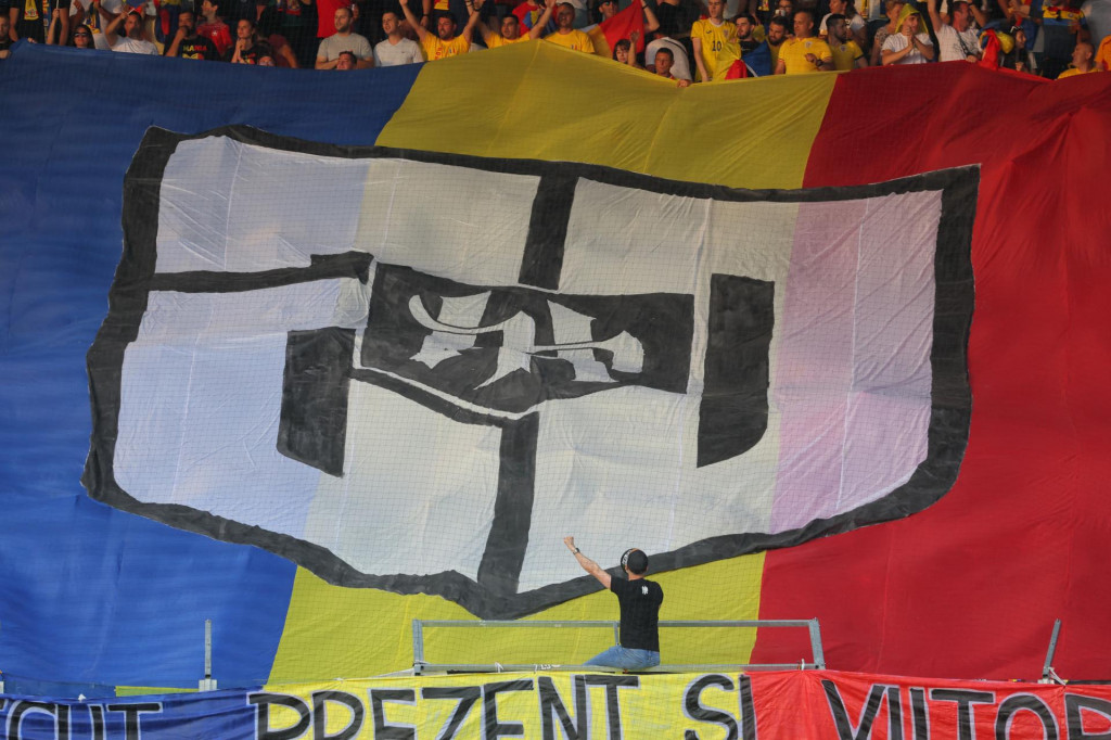 Rumuni so svojou vlajkou. FOTO: REUTERS