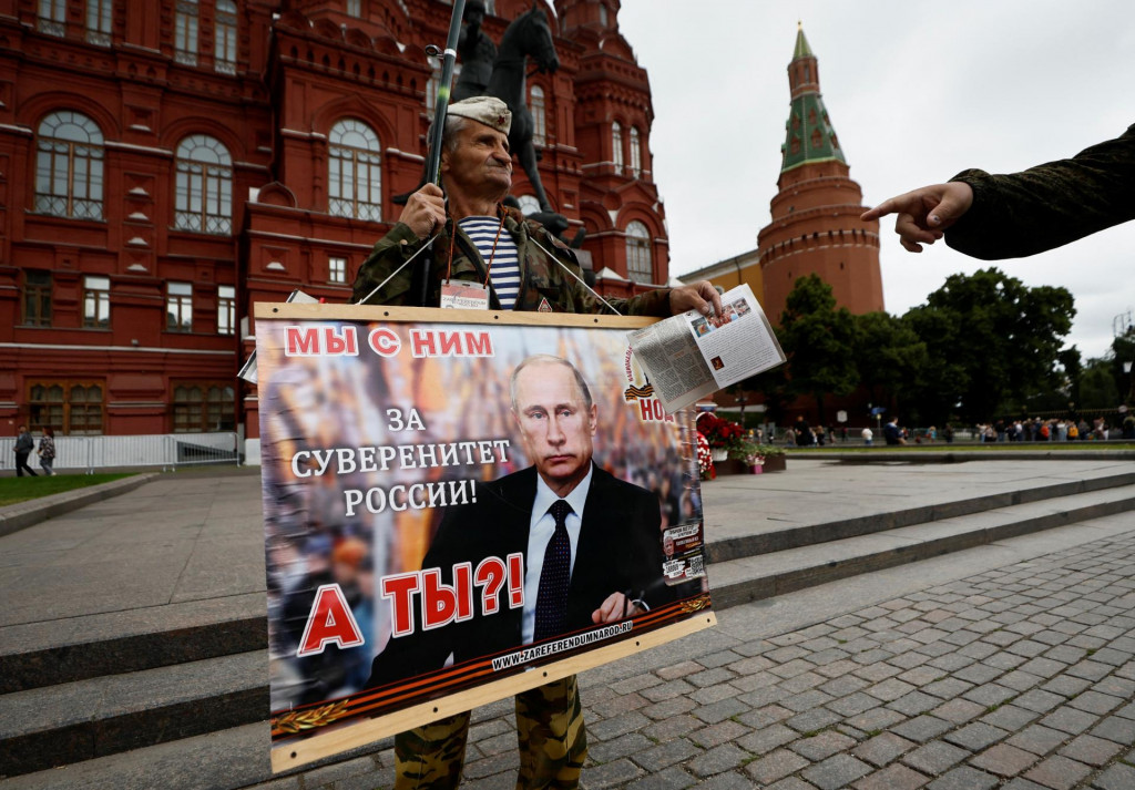 Vladimir Putin má vážny problém udržať si moc a vplyv i vo svojej vlastnej krajine, nieto ešte za jej hranicami. FOTO: Reuters