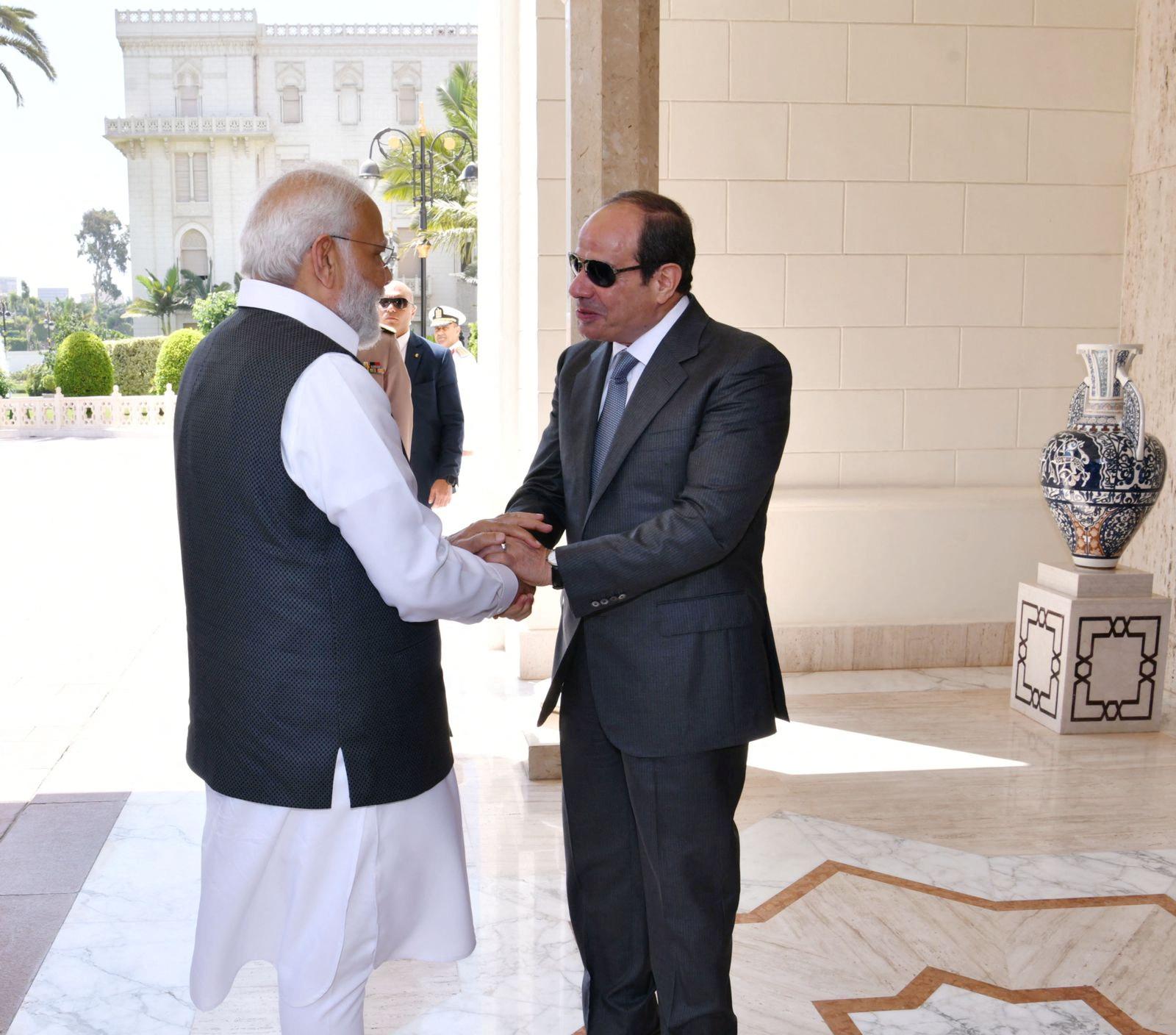 Indický premiér sa počas svojej prvej návštevy Egypta stretol s prezidentom krajiny Sísím
