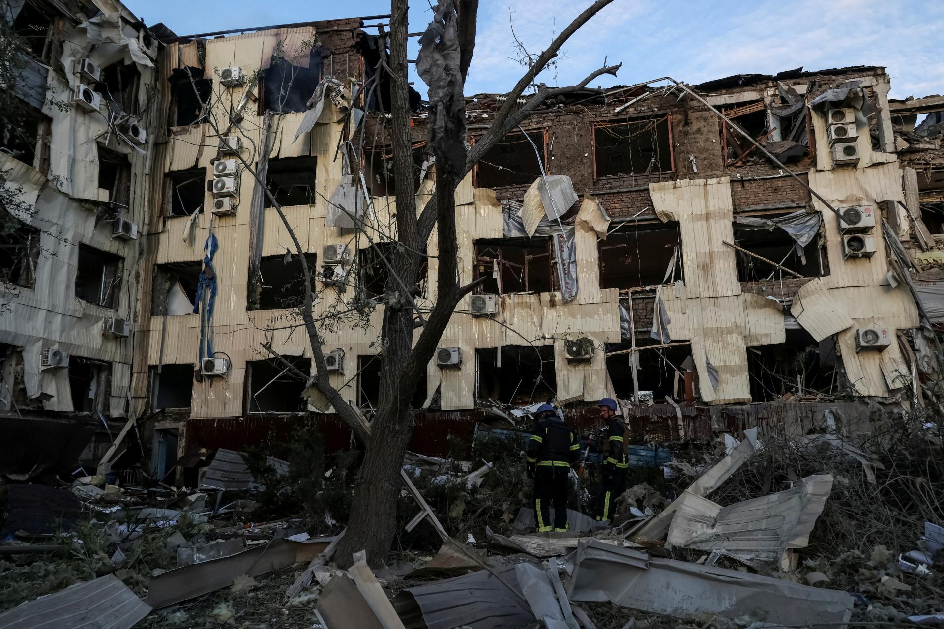 Ruské rakety zasiahli pizzeriu v Kramatorsku, hlásia dve obete a 22 zranených