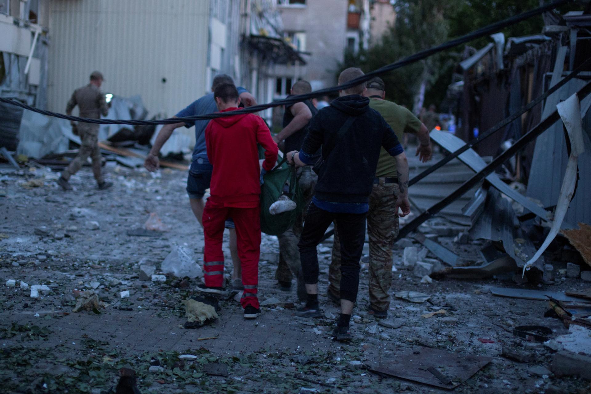 Ruský nálet na pizzeriu v Kramatorsku má najmenej štyri obete a 42 zranených
