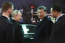 Ruský prezident Vladimir Putin a jeho čínsky náprotivok Si Ťin-pching sú ideologickí bratia. FOTO: Reuters