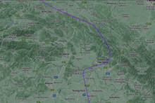 Trasa lietadla vedúca cez Ukrajinu. FOTO: www.flightradar24.com