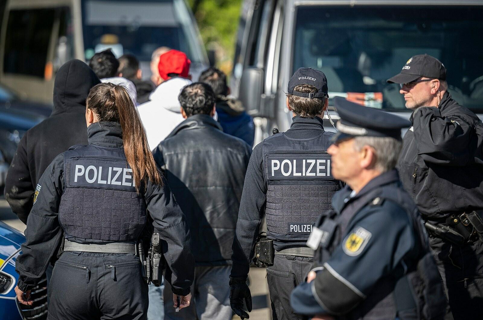 Der muslimische Bandenkrieg verschärft sich.  Bei der letzten Auseinandersetzung mussten Hunderte Polizisten eingreifen