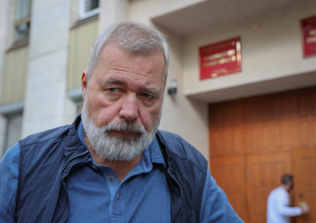 Dmitrij Muratov, redaktor dnes už zakázaných nezávislých novín Novaja gazeta a tiež nositeľ Nobelovej ceny za mier. FOTO: Reuters