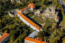 Pohľad na Levický hrad. FOTO: TASR/Michal Svítok